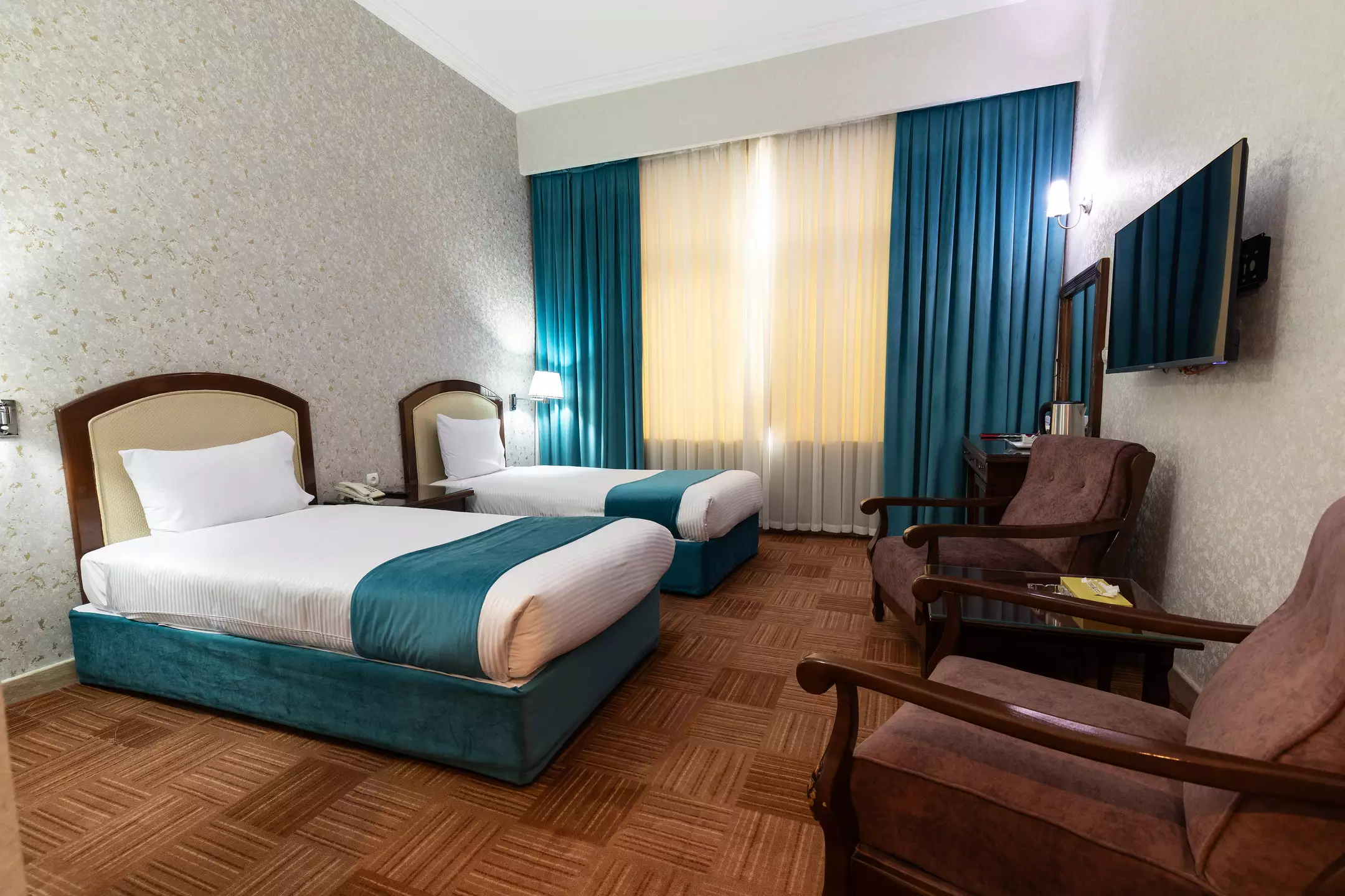 Alibaba https://cdn.alibaba.ir/ostorage/hotel-accommodation-images/67050b7a6af0f999b10abf5c_7d3768cb-5fa8-40ec-877c-d5cde067362b_هتل پارسیان کوثر - اتاق دوتخته سینگل (1).webp